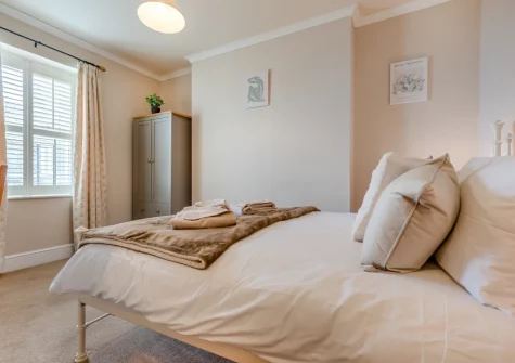 The bedroom at 5 Pentyre House, Padstow