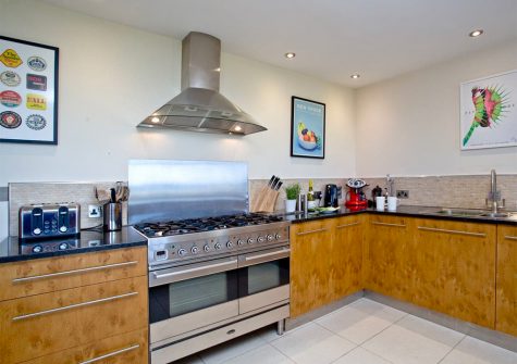The kitchen at 5 The Vista, Newquay