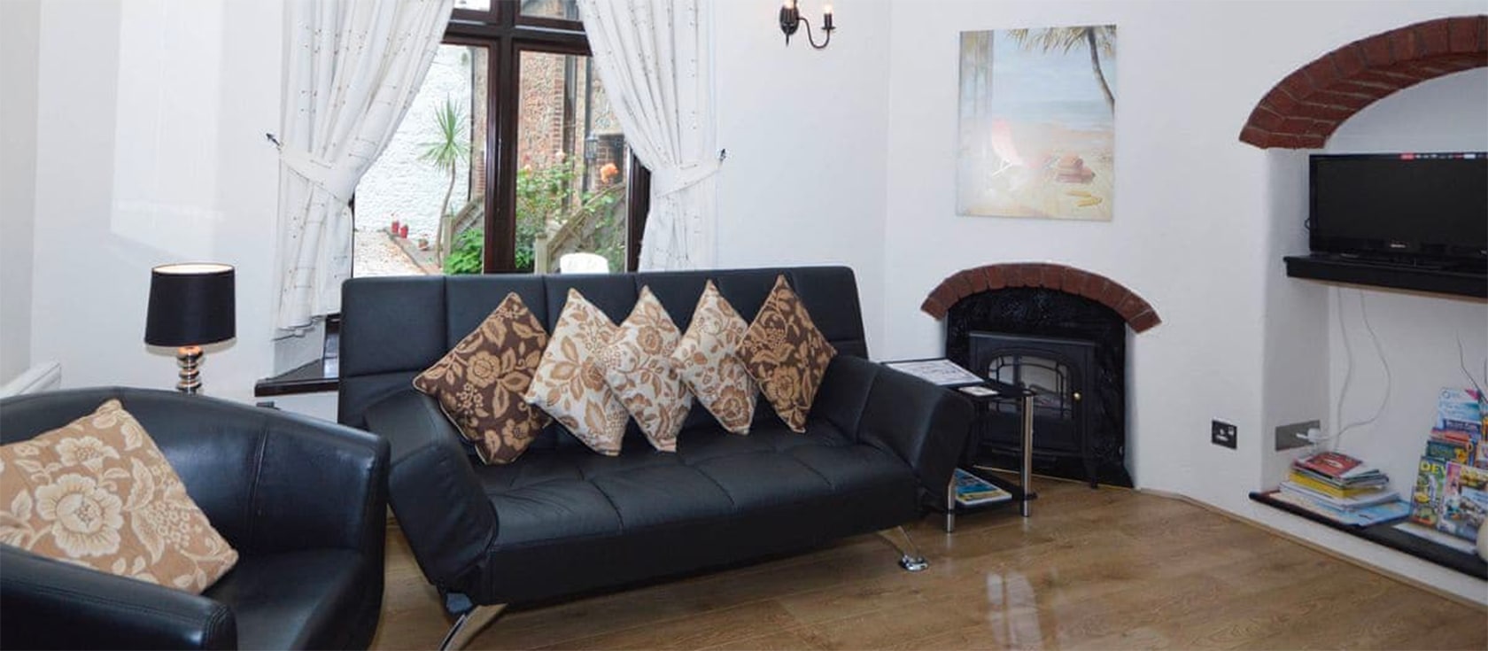 5 Torwood Gables, Torquay is a one-bedroom apartment of great character, converted from an old school building above Torquay Harbour. Ideal for two guests, it has wood flooring and contemporary fixtures, off-road parking and internet access.