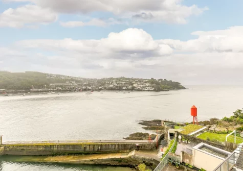 Enjoy panoramic & far reaching river views when you stay at 51 Esplanade, Fowey