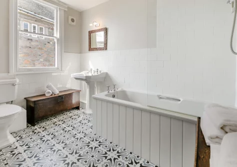 The bathroom at 6 Fishermans Square, Mousehole