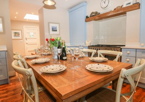 The kitchen & dining area at 62 Esplanade, Fowey