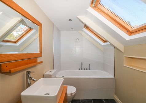 The second floor bathroom at 62 Esplanade, Fowey