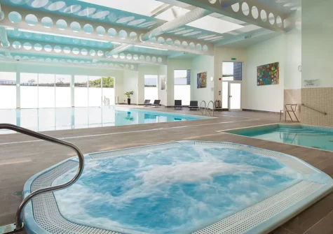 Guests have unlimited access to the indoor pool & hot tub and on-site facilities