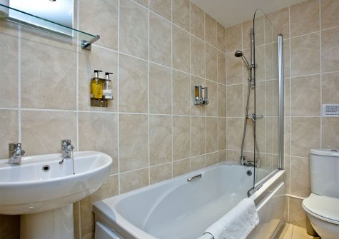 The bathroom at 7 Astor House, Torquay