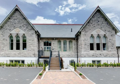 7 The Old Station Master's House is a stylish ground-floor stone-built apartment in a quiet location near River Fowey