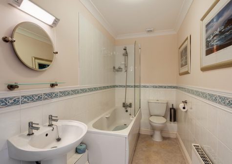 The bathroom @ 7 Vista Apartments, Paignton