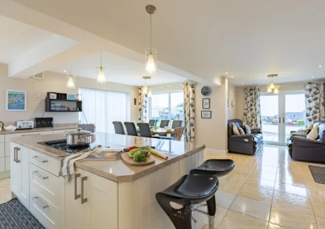 The kitchen & dining area at 8 Ocean View, Polruan