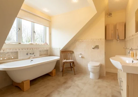 The bathroom at 8 Ocean View, Polruan