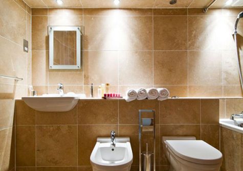The bathroom @ 8 The Vista