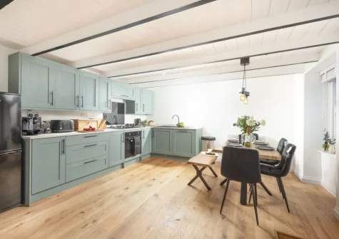 The kitchen & dining area at 80 Fore Street, Newlyn