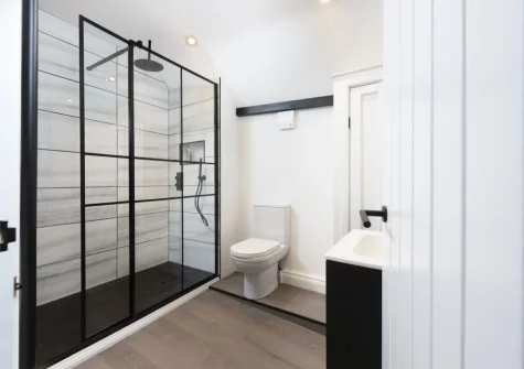 The shower room at 80 Fore Street, Newlyn