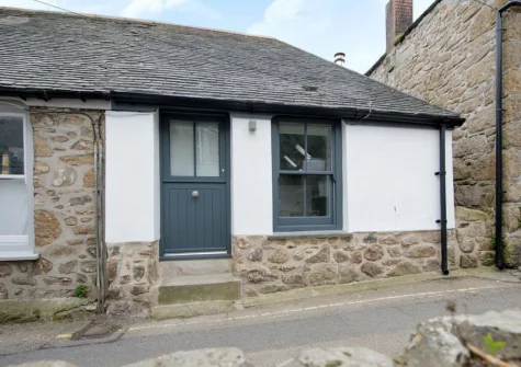 9 Chapel Street is a chic retreat in Mousehole for a couple to get away from it all
