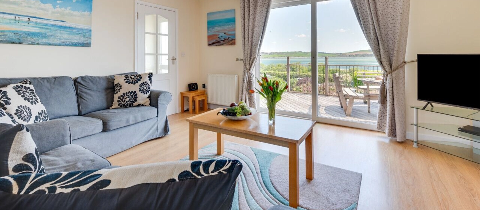 9 Porthilly View is a spacious and airy three-bedroom bungalow located beside the river on the edge of Padstow. This welcoming property enjoys beautiful countryside and river views and has a large rear garden, a front terrace and private parking.