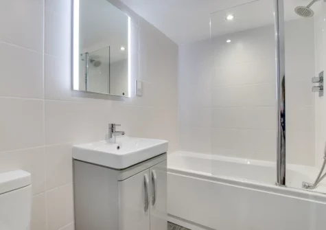 The bathroom at 9 Teetotal Street, St Ives
