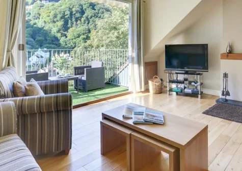 Aberlyn, Lynmouth is a stylish 2-bedroom top-floor apartment with panoramic river and valley views, a cosy wood burner, and the charming harbour, beaches, and North Devon coast right on your doorstep. A perfect retreat for couples and small families.