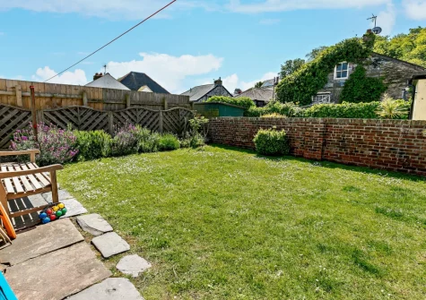 The enclosed garden & outdoor sitting area at Alexandra House, Padstow