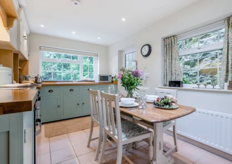 The kitchen & dining area at Alice's Cottage, Looe
