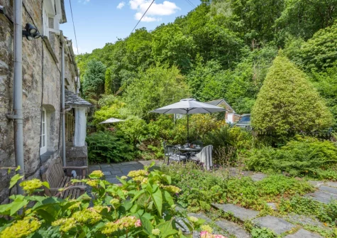 The patio & alfresco dining area at Alice's Cottage, Looe