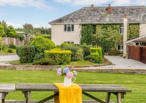 The lawned garden & alfresco dining area at Alminstone House, Woolsery