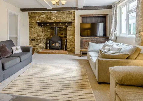 Alminstone House, Woolfardisworthy is a magnificent family home with eight spacious bedrooms and extensive gardens. Perfect for large groups seeking memorable North Devon holidays with plenty of room to relax, play, and explore together.