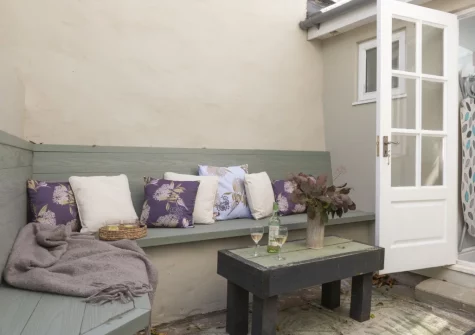 The outdoor sitting area at Almond Cottage, Hayle