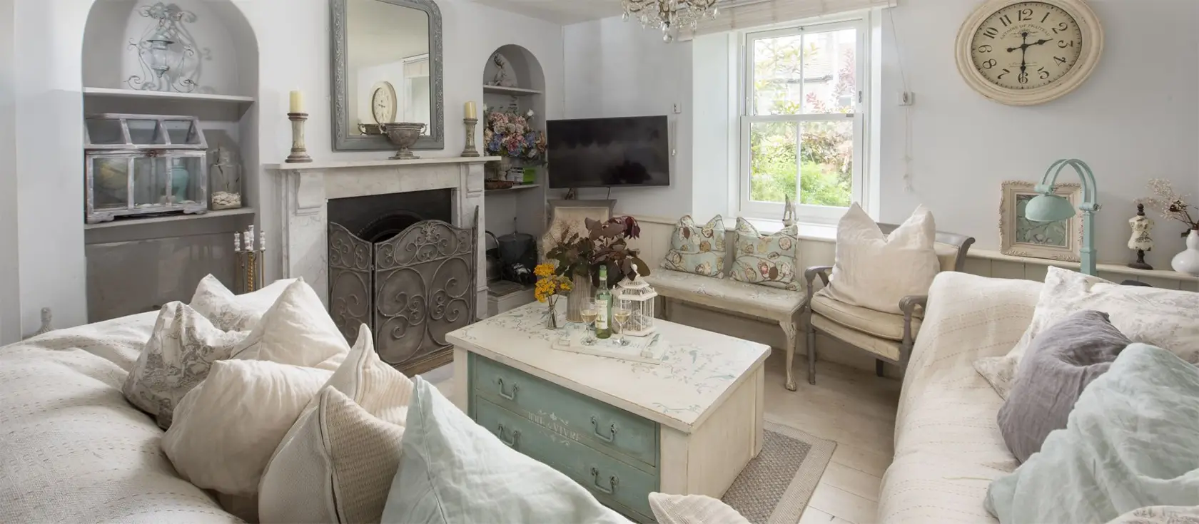 Almond Cottage, Hayle is a beautifully restored Victorian retreat with four distinctive bedrooms, stunning landscaped gardens, and authentic vintage charm throughout. Minutes from Hayle Estuary and golden beaches, perfect for coastal escapes.