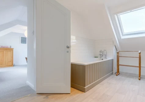 The bathroom at Amelia Cottage, Polruan