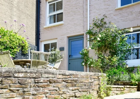 The terrace & alfresco dining area at Amelia Cottage, Polruan