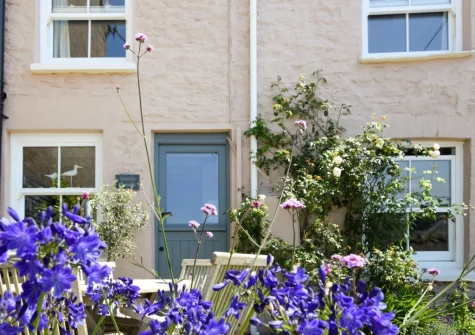 The terrace & alfresco dining area at Amelia Cottage, Polruan