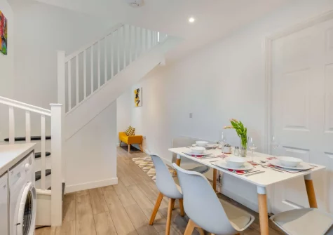 The kitchen & dining area at An Logh, Helston