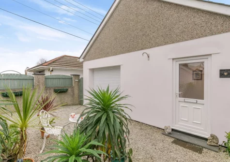 An Logh, Helston is an immaculate well-presented annexe offering a modern & tucked-away retreat that's ideal for a couple