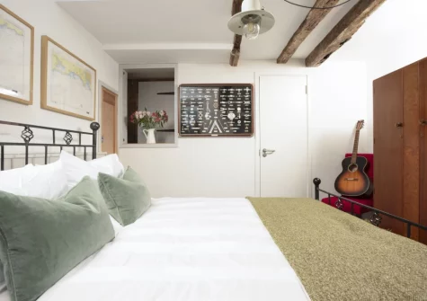The bedroom at An Selder, Fowey
