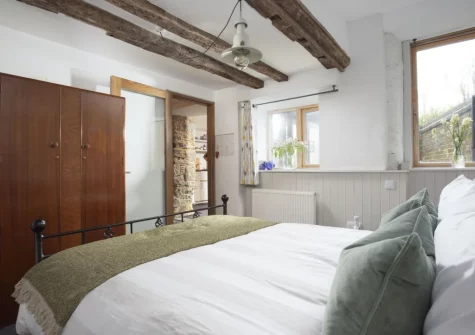 The bedroom at An Selder, Fowey