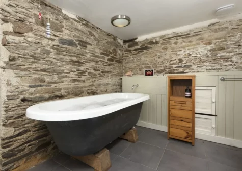 The bathroom at An Selder, Fowey