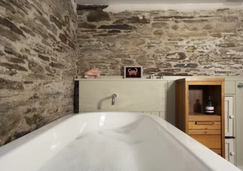 The bathroom at An Selder, Fowey