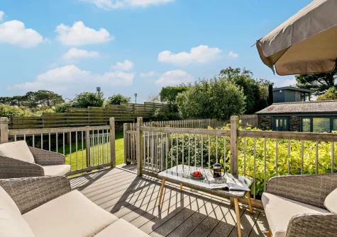 The decked terrace & outdoor sitting area at An Skyber, St Breock