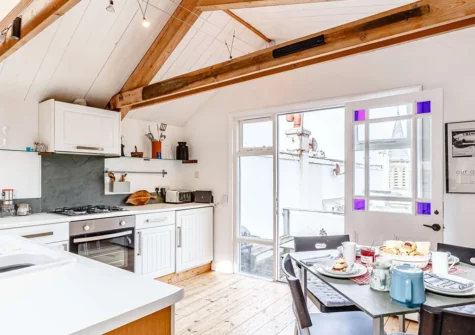 The kitchen & dining area at Anchor Loft, St Ives