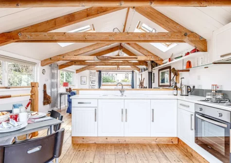 The kitchen & dining area at Anchor Loft, St Ives
