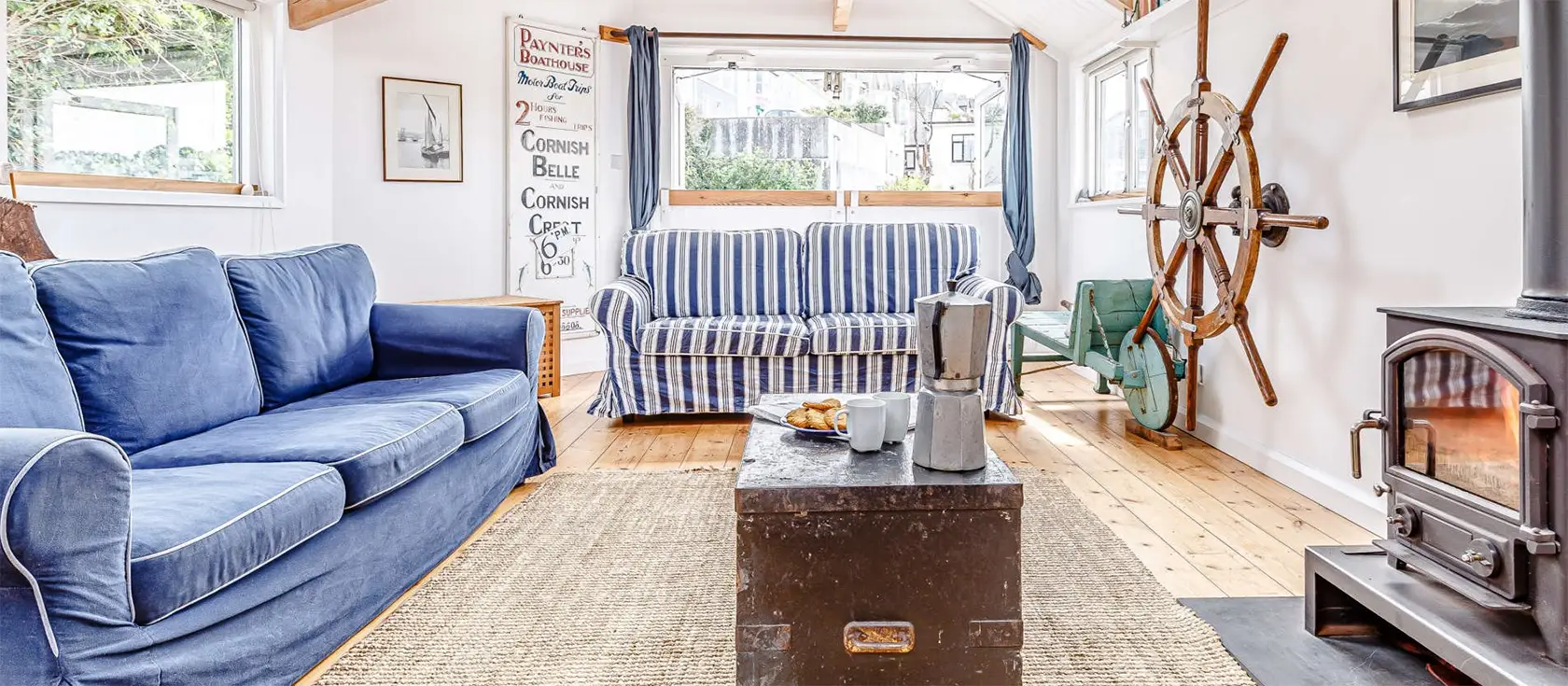 Anchor Loft, St Ives is a charming, family-friendly 2-bedroom apartment in Ilfracombe, offering stunning sea views, modern amenities, and a perfect base for exploring Cornwall. Pet-friendly, with terrace views across the bay to Godrevy Lighthouse.