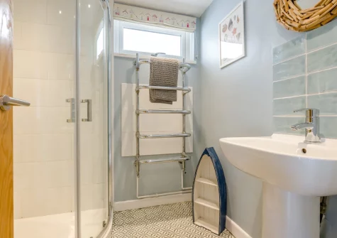The shower room at Anchor Watch, Fowey