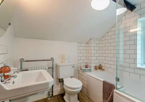 The bathroom at Annas Cottage, Langtree