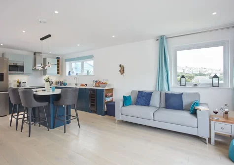 The living area & kitchen at Anneth Lowen, Polzeath