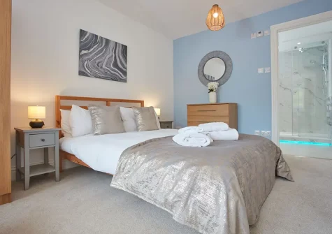 Bedroom #1 at Anneth Lowen, Polzeath