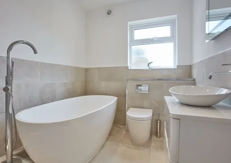 The bathroom at Anneth Lowen, Polzeath