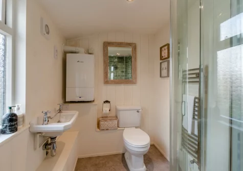The shower room at Annie's Cottage, Appledore