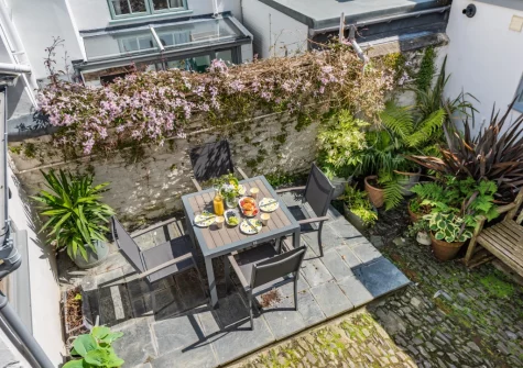 The pretty cobbled courtyard, barbecue & alfresco dining area at Annie's Cottage, Appledore