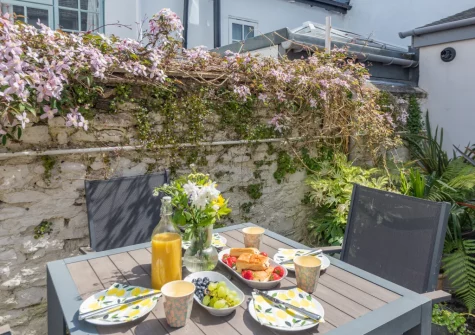 The pretty cobbled courtyard, barbecue & alfresco dining area at Annie's Cottage, Appledore