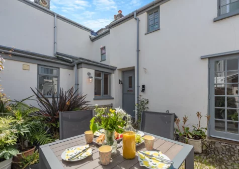 The pretty cobbled courtyard, barbecue & alfresco dining area at Annie's Cottage, Appledore