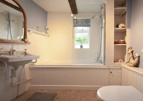 The bathroom at Anvil Cottage, Barnstaple